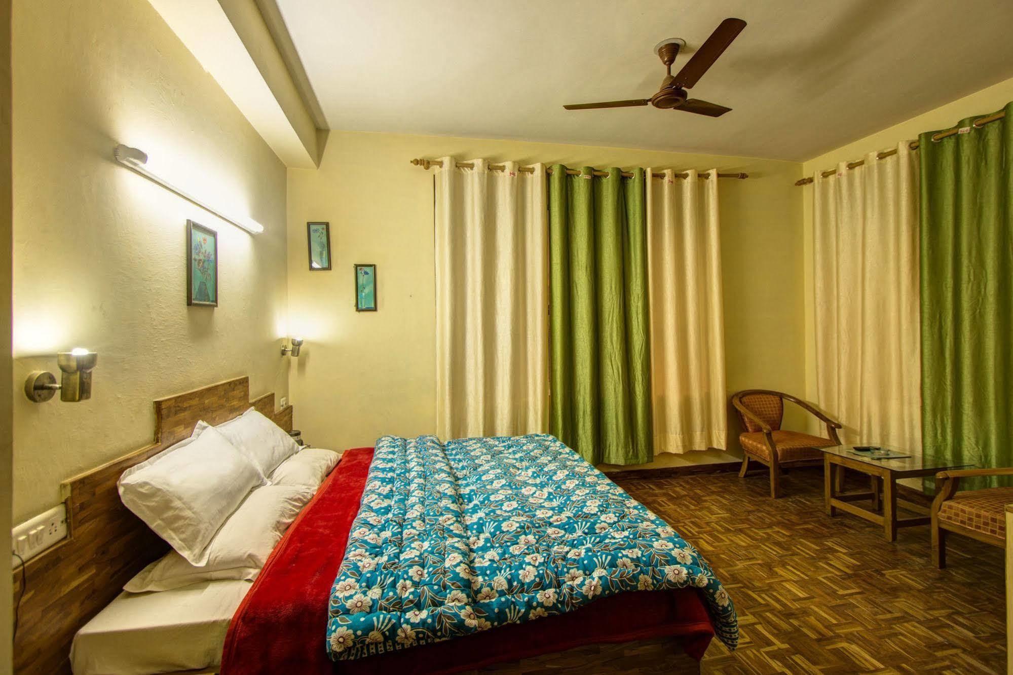 Kalinga Grand Hotel Manāli Exterior foto