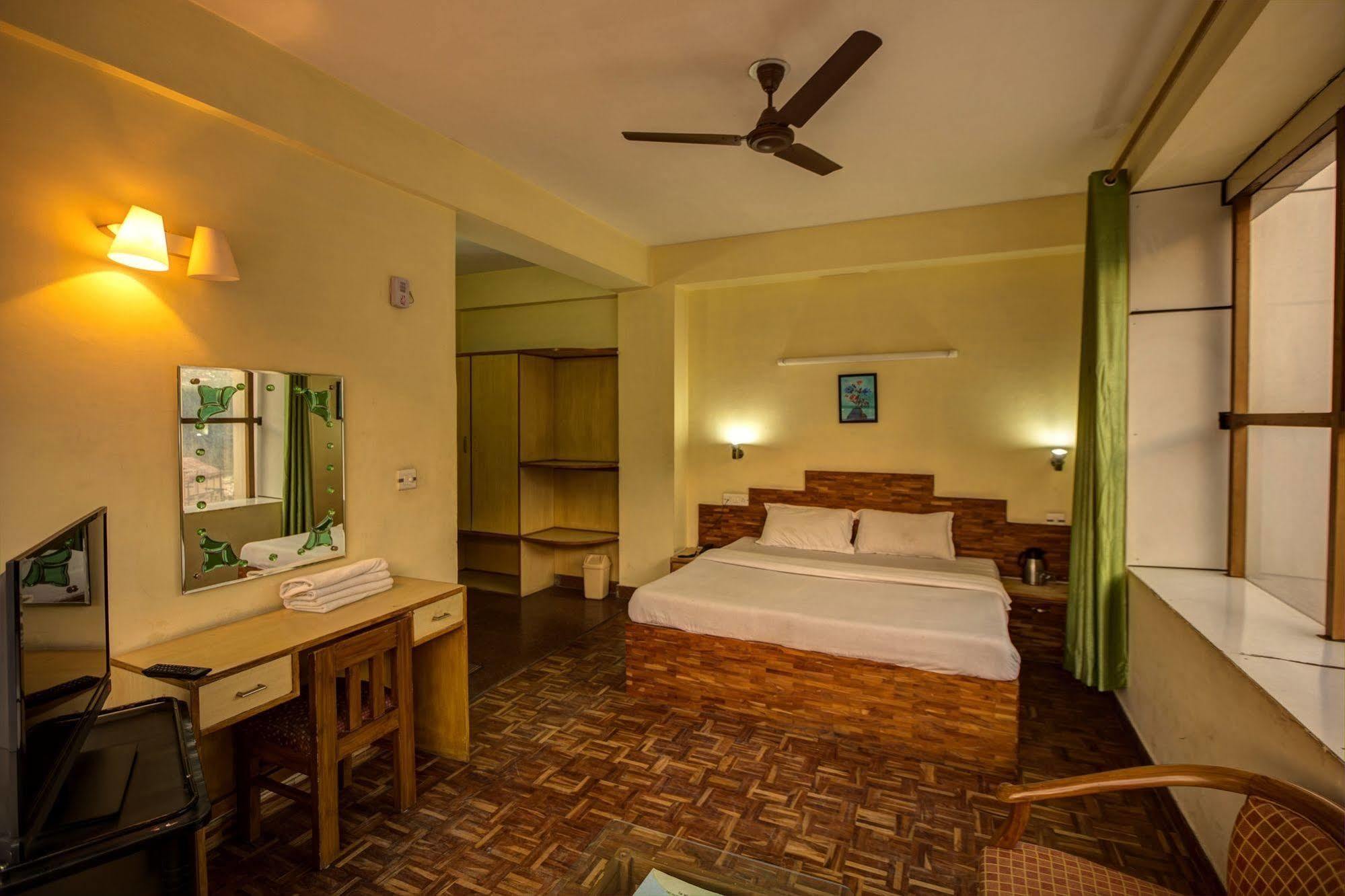 Kalinga Grand Hotel Manāli Exterior foto